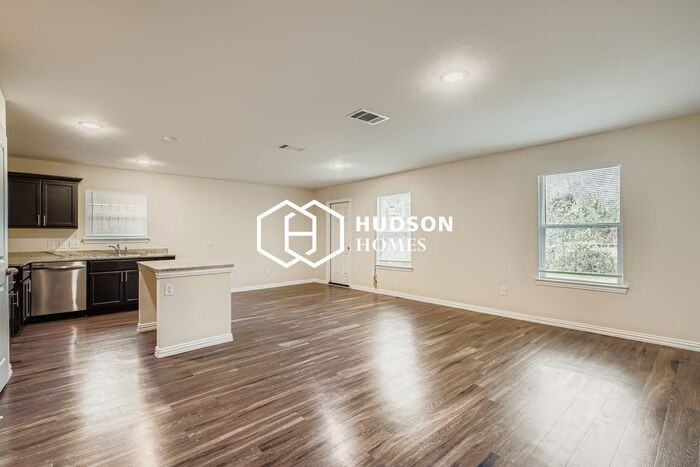 301 Delaware St - Photo 4 of 14