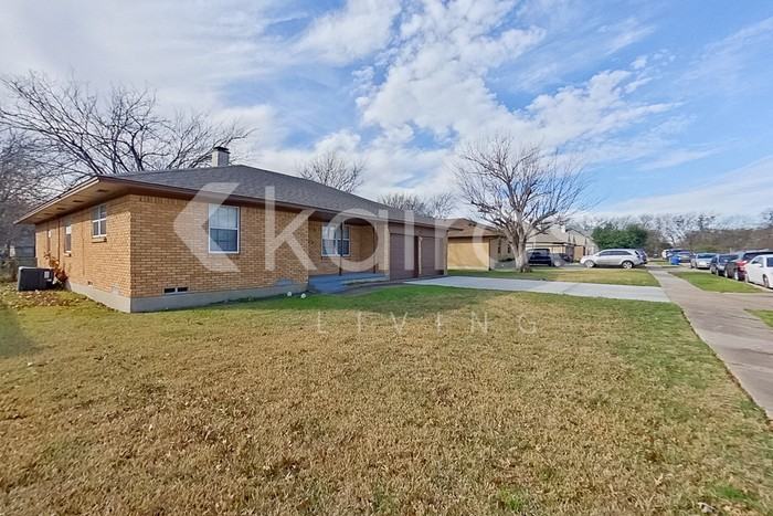 738 Willowood Ln - Photo 2 of 21