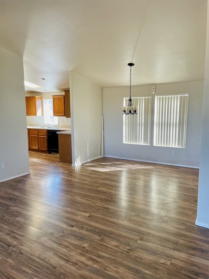 17447 S Wilmot Rd - Photo 5 of 10