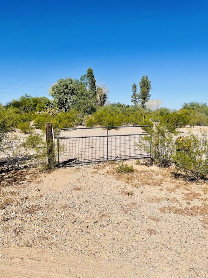 17447 S Wilmot Rd - Photo 7 of 10