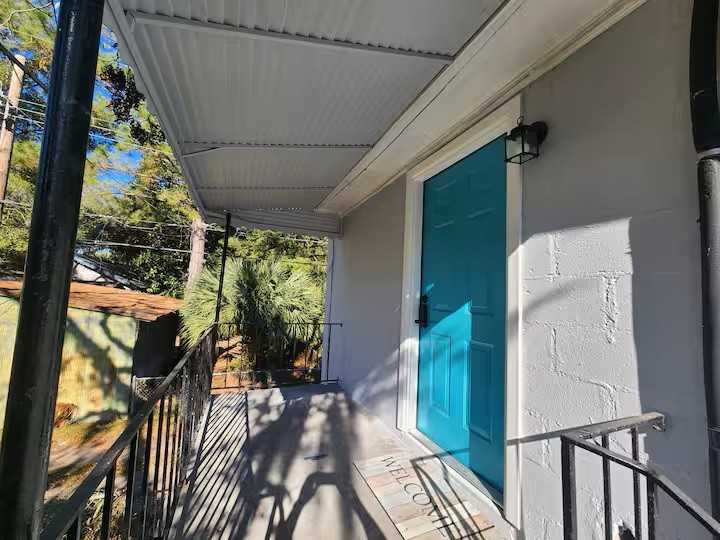 110 W 51st St #B - Photo 3 of 20