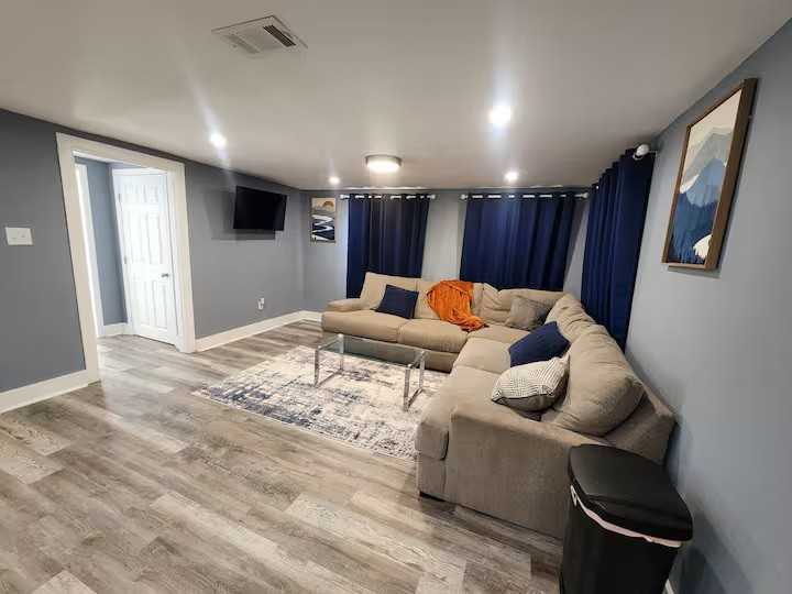 110 W 51st St #B - Photo 5 of 20