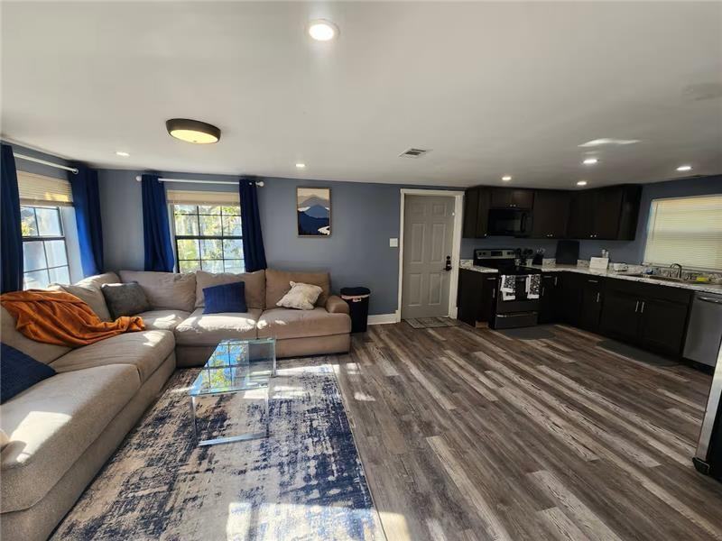 110 W 51st St #B - Photo 4 of 20