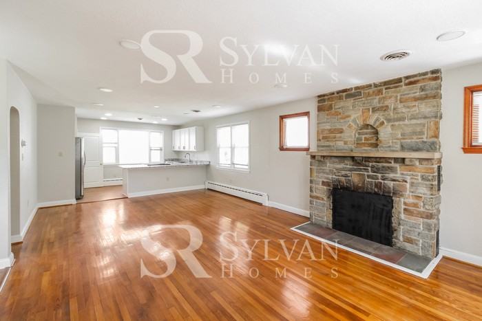 2900 Mayfield Ave - Photo 4 of 16