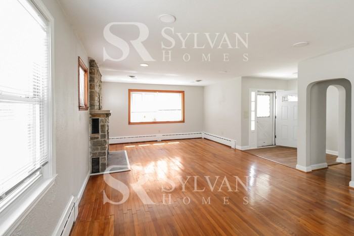 2900 Mayfield Ave - Photo 5 of 16