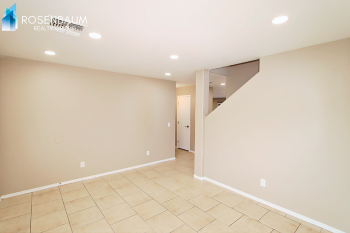 1746 E Desert Moon Trl - Photo 3 of 38