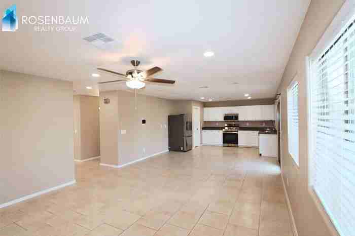 1746 E Desert Moon Trl - Photo 4 of 38