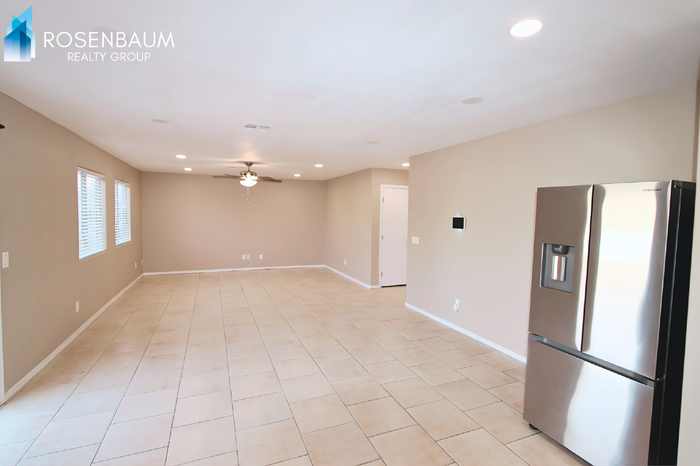 1746 E Desert Moon Trl - Photo 6 of 38