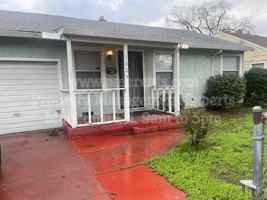 featured image of 1025 Carlton Ave