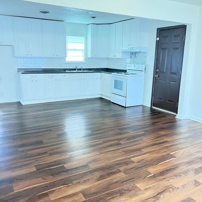 1604 Belmoor Dr - Photo 2 of 8