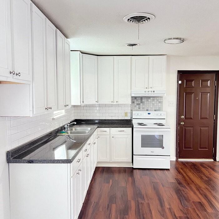 1604 Belmoor Dr - Photo 3 of 8