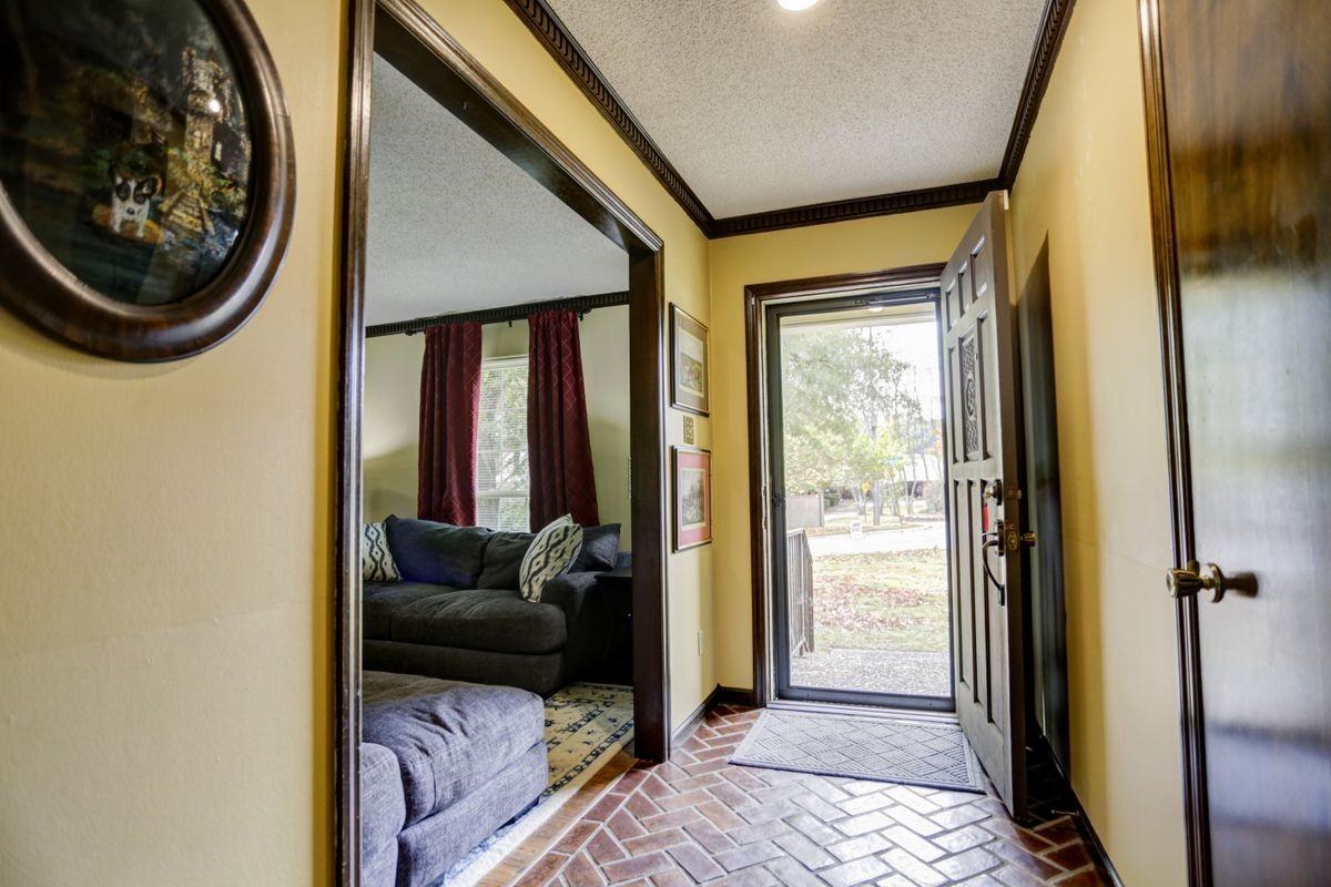 8324 Leatrice Dr - Photo 2 of 20