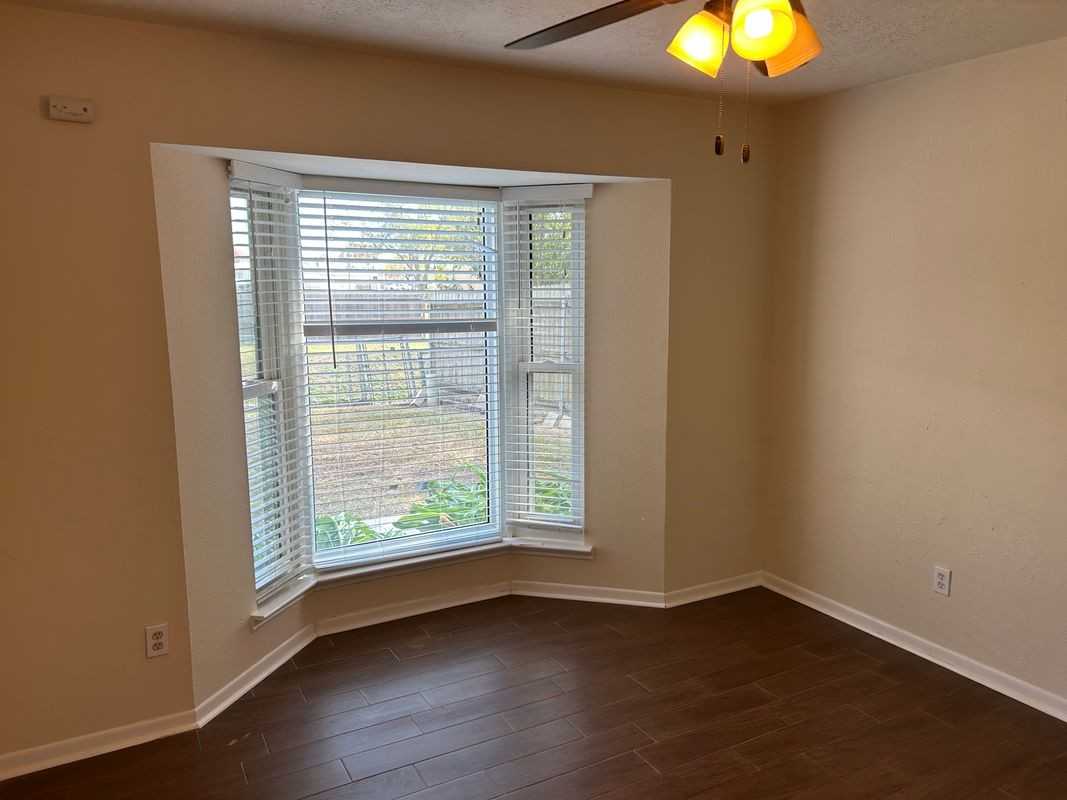 2901 Crane Dr - Photo 2 of 14