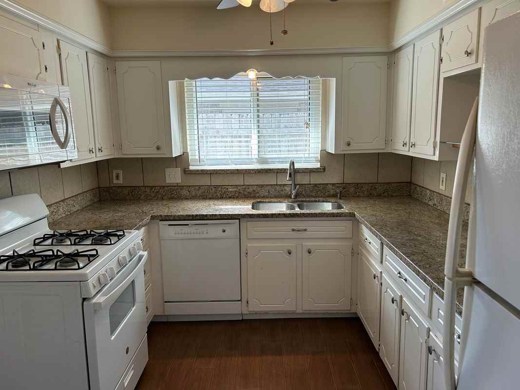 2901 Crane Dr - Photo 3 of 14