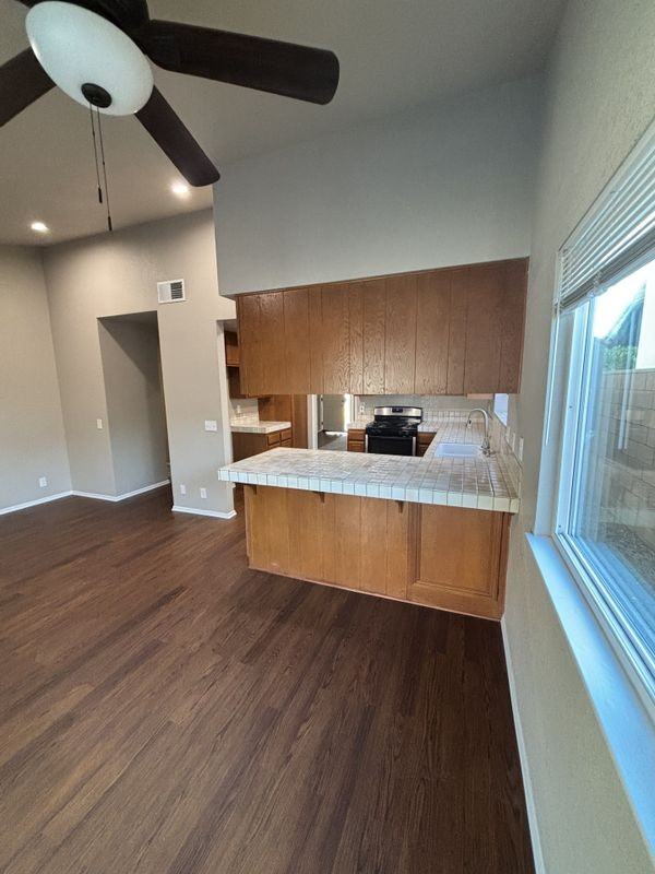 6742 Burke Ct - Photo 3 of 12