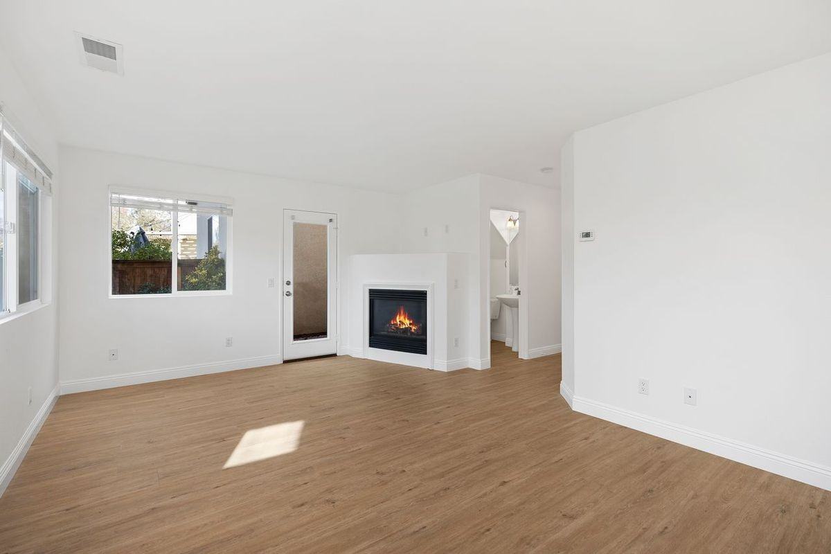 171 Bloomfield Ln - Photo 3 of 32