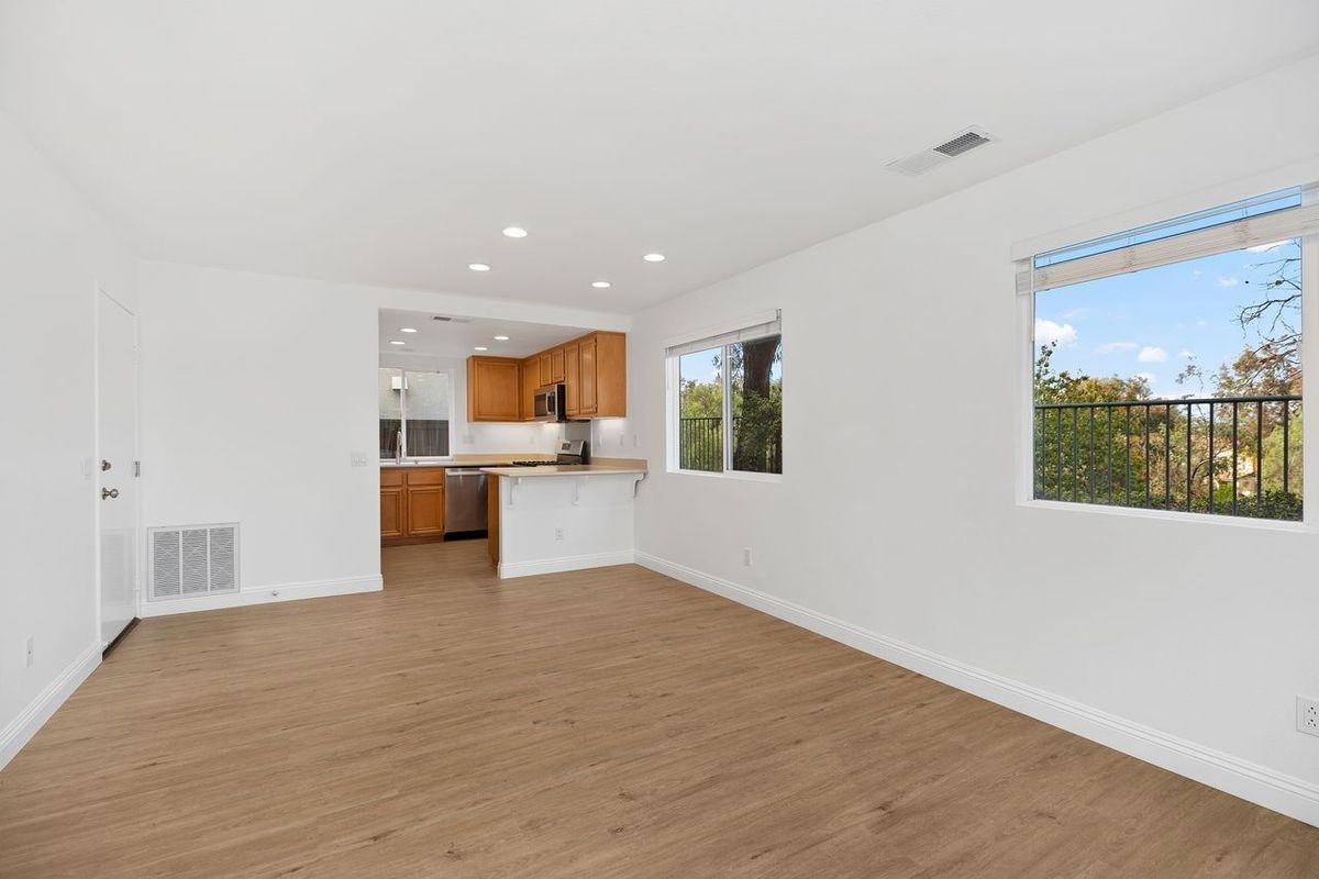 171 Bloomfield Ln - Photo 5 of 32