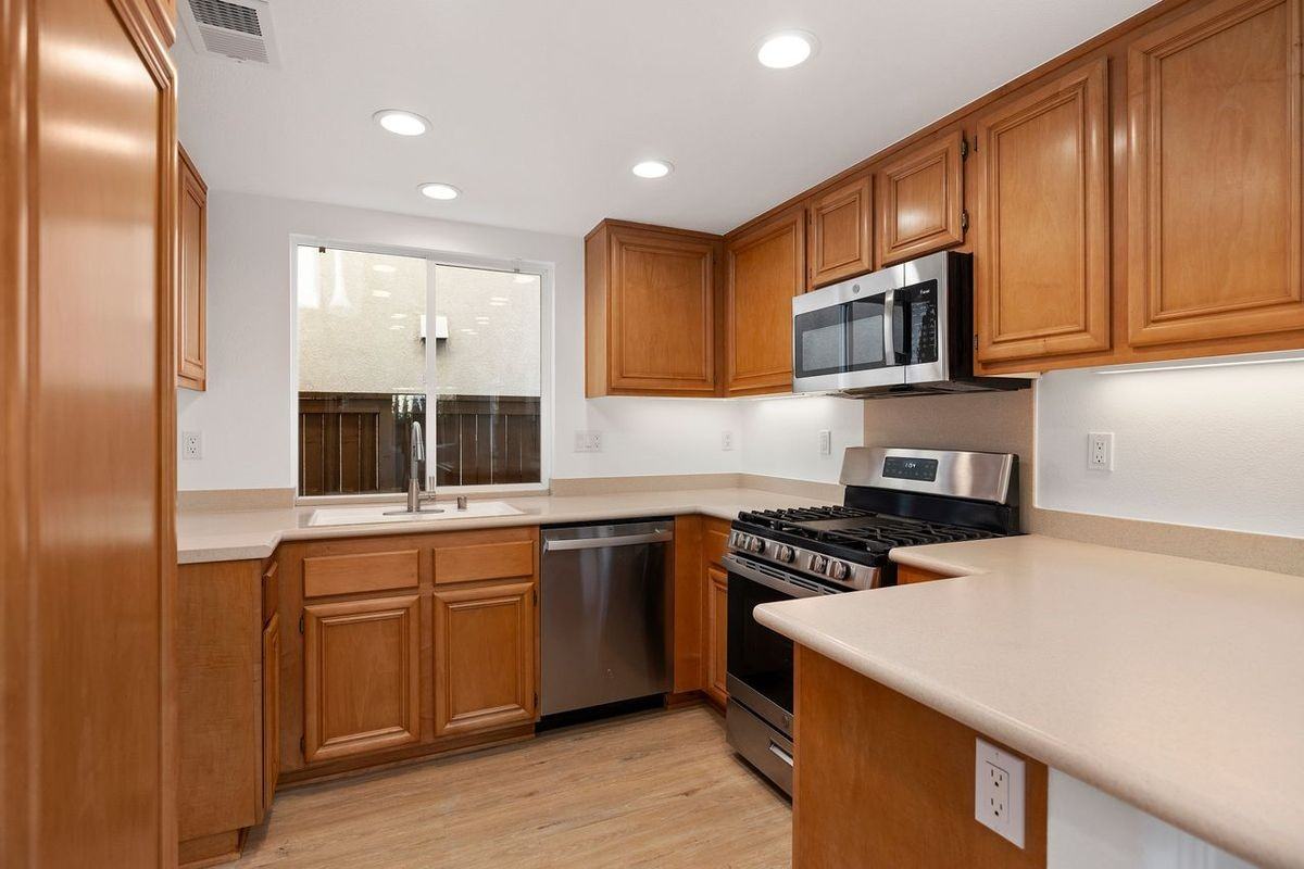 171 Bloomfield Ln - Photo 7 of 32