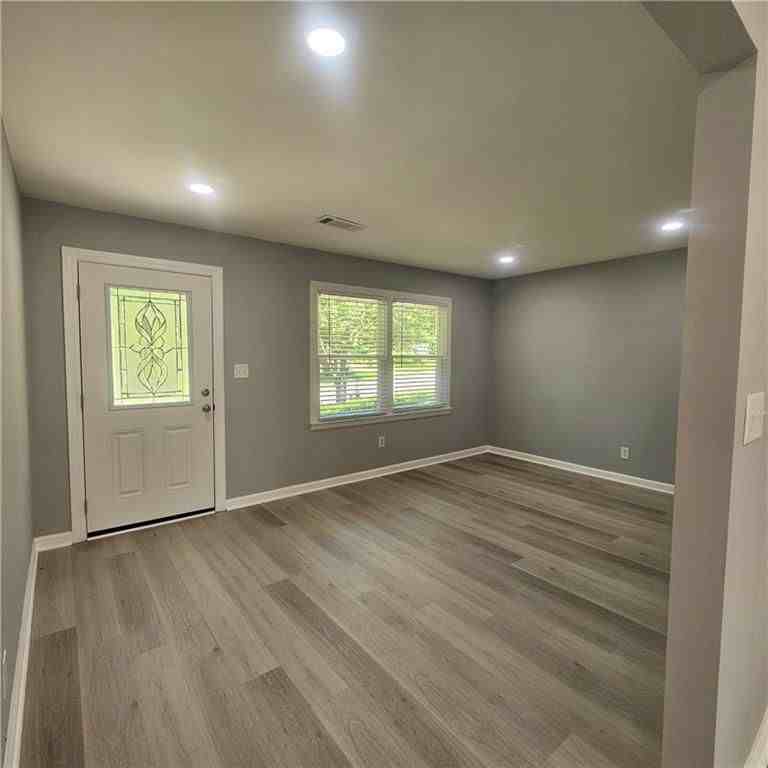 3047 Menlo Park Dr - Photo 2 of 9