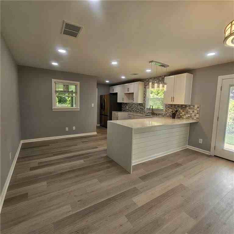 3047 Menlo Park Dr - Photo 5 of 9