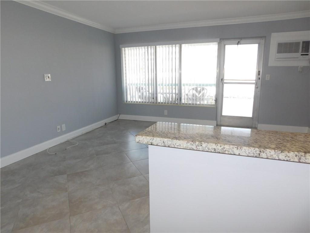 2841 Ne 32nd St ##18 - Photo 5 of 19