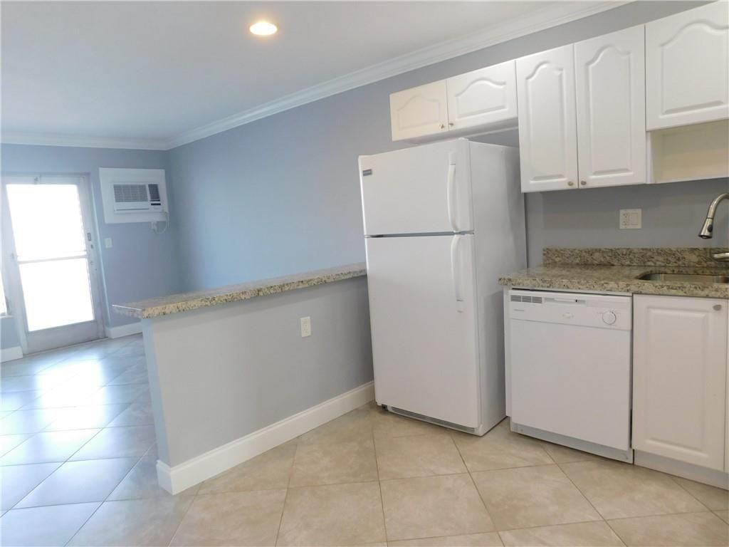 2841 Ne 32nd St ##18 - Photo 6 of 19