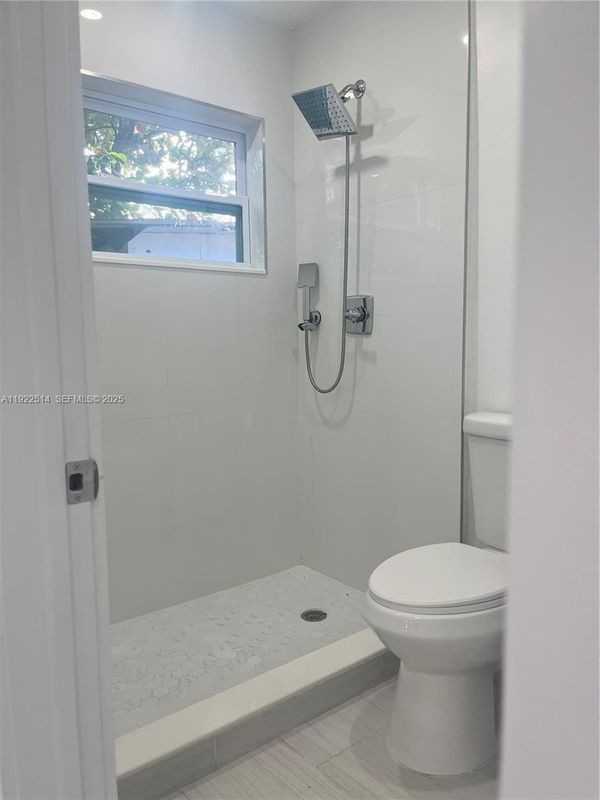 3912 Sw 12th Ct ##3 - Photo 2 of 5