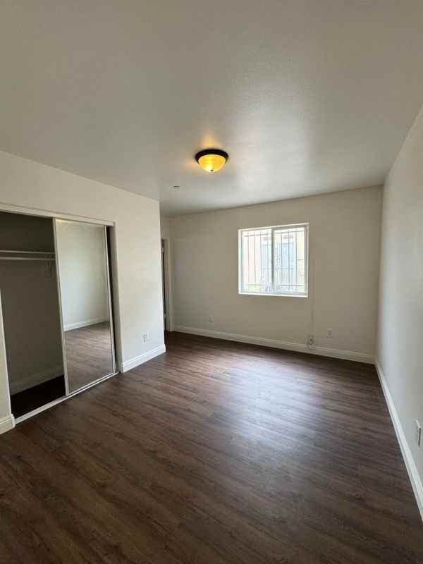 7112 S Denker Ave - Photo 6 of 9