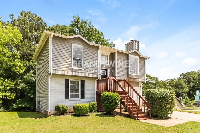 2606 Foxhall Way Se - Photo 2 of 23