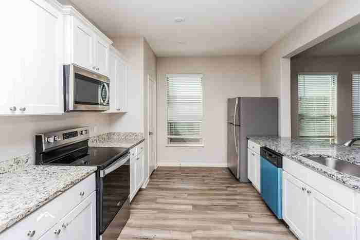 1923 Hialeah Dr - Photo 2 of 18