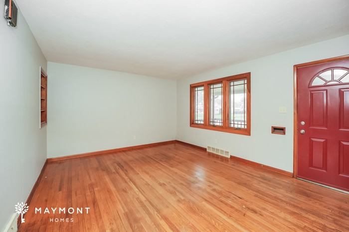 3147 Wilson St - Photo 4 of 12