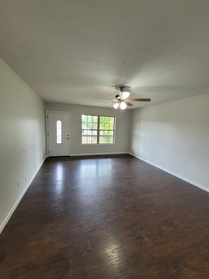 2013 Paris Rd #1 - Photo 2 of 14