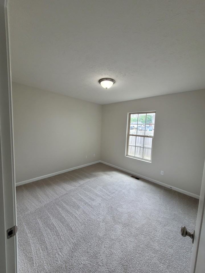 2013 Paris Rd #1 - Photo 7 of 14