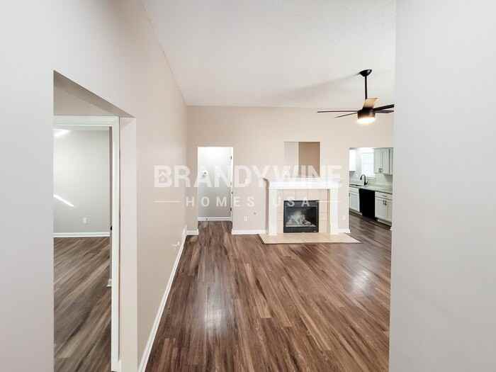 10242 Eveninghill Dr - Photo 3 of 33