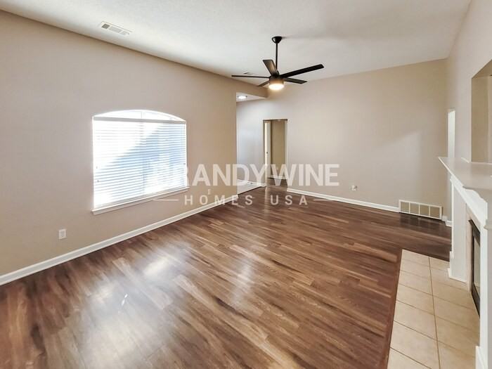 10242 Eveninghill Dr - Photo 7 of 33