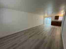 featured image of 1124 W Stoneridge Ct #B