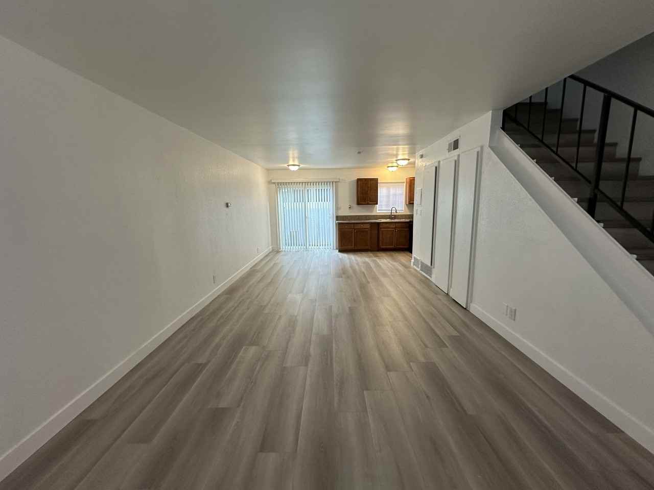 1124 W Stoneridge Ct #B - Photo 2 of 12