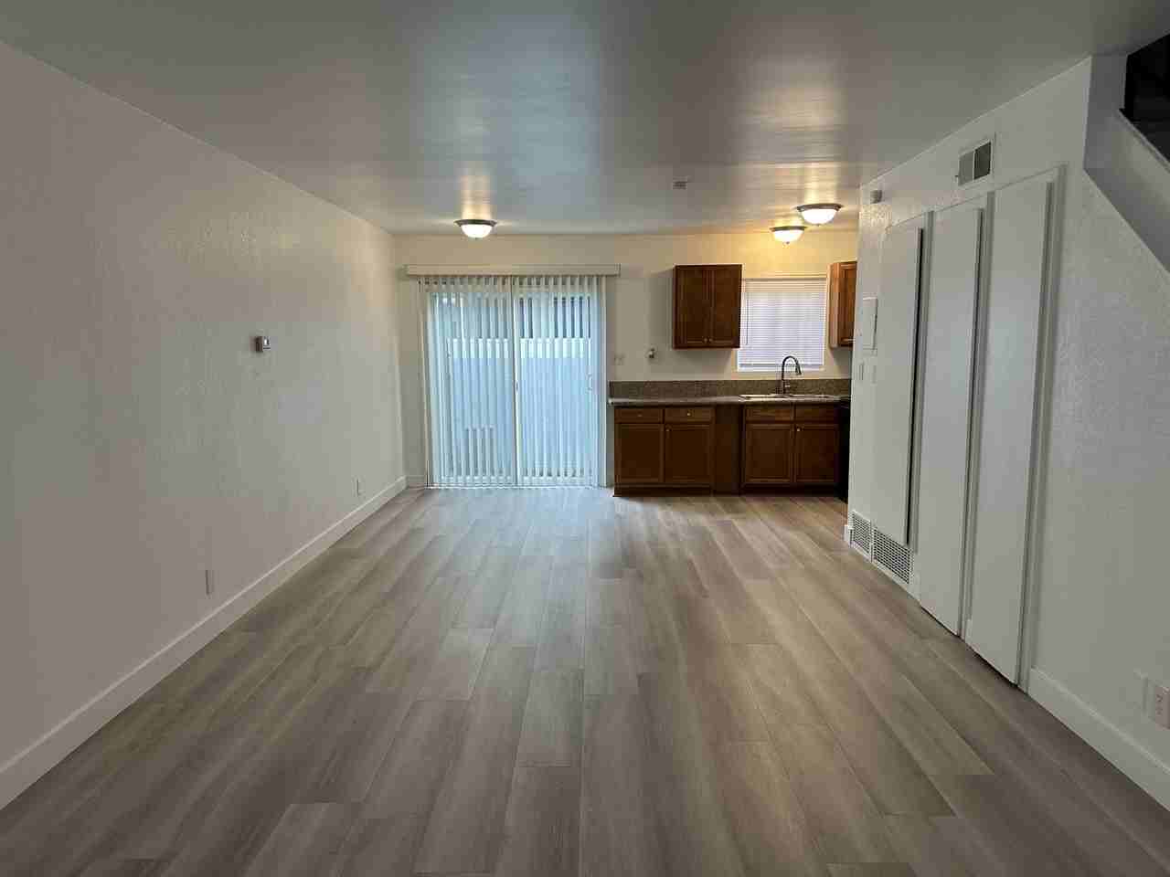 1124 W Stoneridge Ct #B - Photo 3 of 12