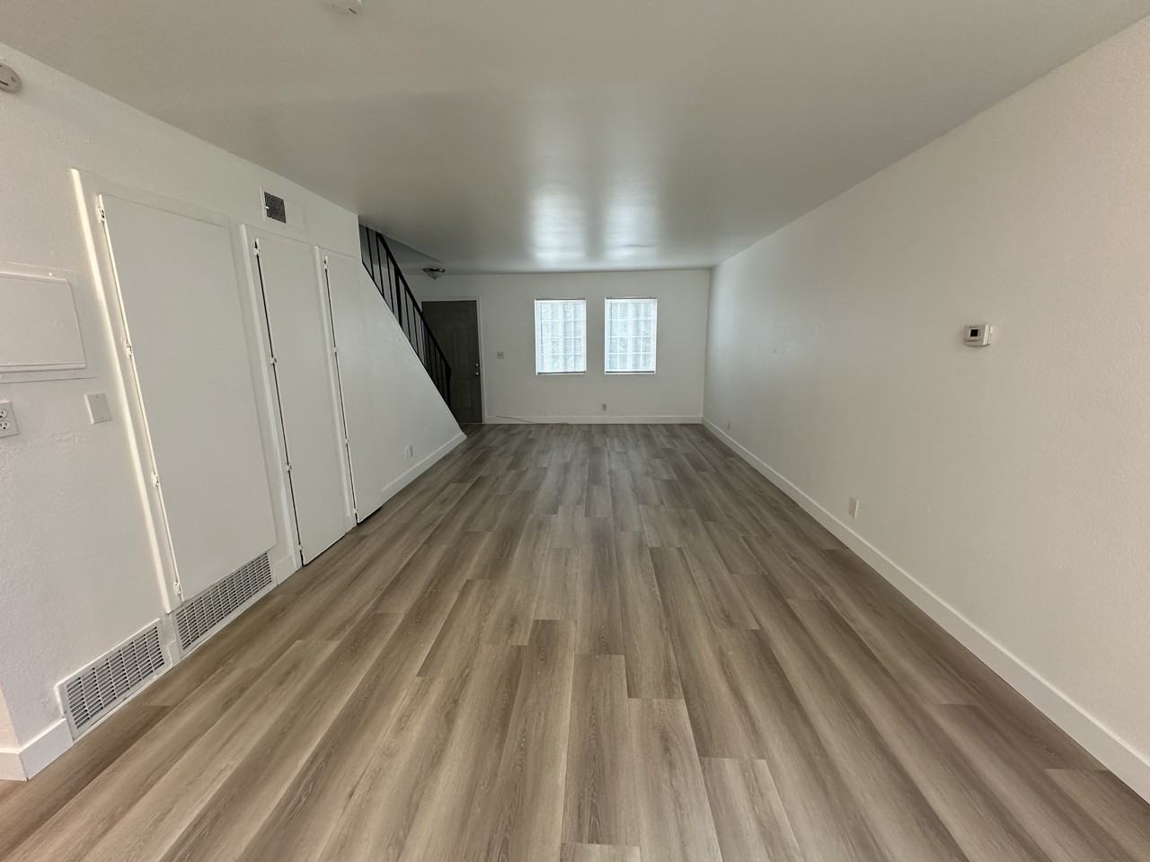 1124 W Stoneridge Ct #B - Photo 4 of 12