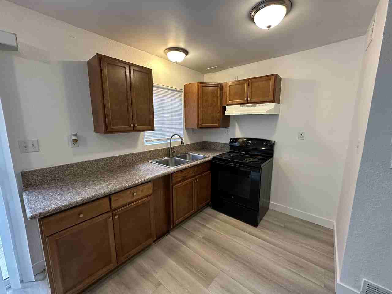 1124 W Stoneridge Ct #B - Photo 5 of 12