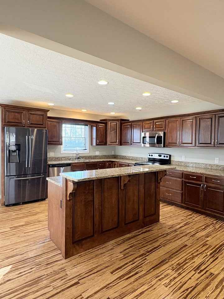 968 Brookwood Dr #NA - Photo 3 of 18