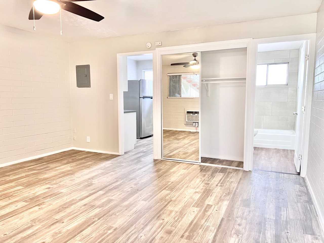 4020 N Parkway Ave #10 - Photo 3 of 30