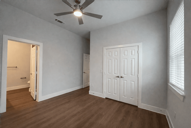 1713 N Pine St #1102 - Photo 2 of 12