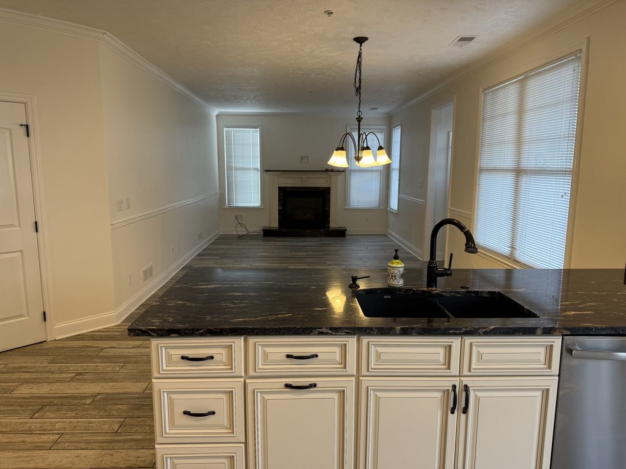 208 Adams Pointe Blvd #8 - Photo 2 of 23