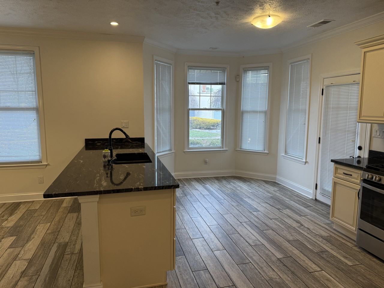 208 Adams Pointe Blvd #8 - Photo 4 of 23