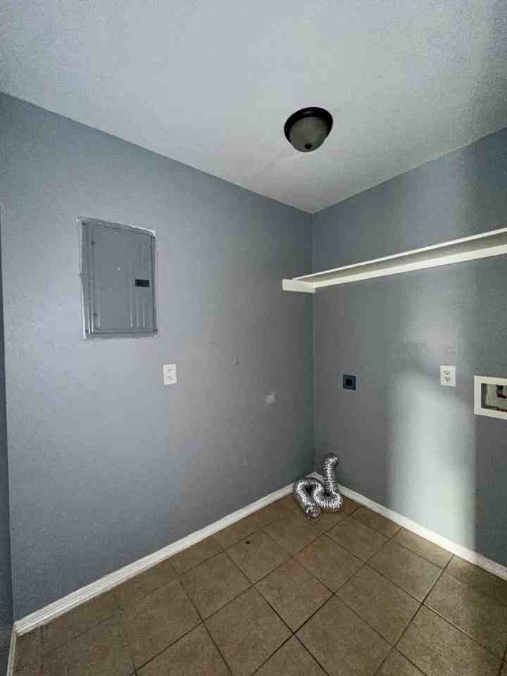 810 S Minnesota St #1 - Photo 5 of 13