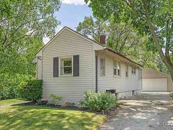 146 Bowne St Ne #NA - Photo 2 of 17