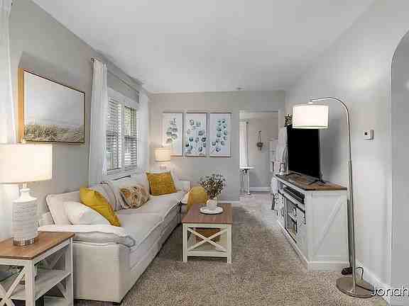 146 Bowne St Ne #NA - Photo 3 of 17