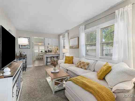 146 Bowne St Ne #NA - Photo 4 of 17