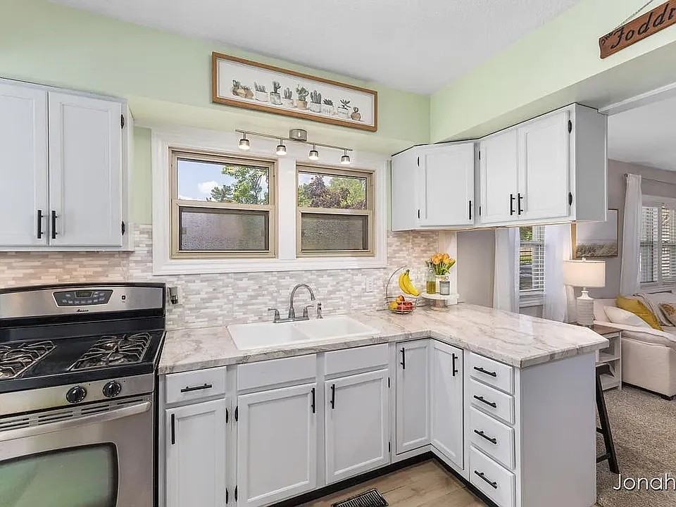 146 Bowne St Ne #NA - Photo 5 of 17